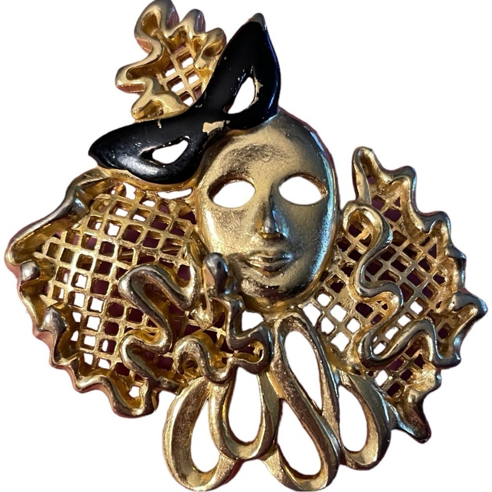 Brooch, Gold-Tone Mask, Face w/Black Mask, Large and Filigreed, Very Str…